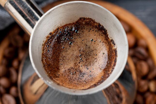 Tr&ecirc;s ou quatro x&iacute;caras? Saiba o limite ideal de caf&eacute; para proteger seus rins e evitar c&aacute;lculos