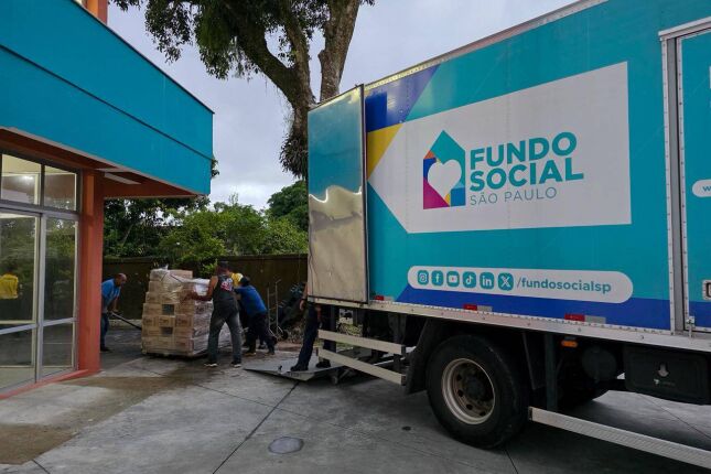 Com centenas de desabrigados, primeira-dama do Estado visita Peru&iacute;be e acompanha envio de ajuda