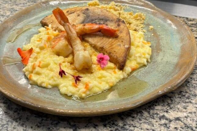 Direto da grelha: por que o peixe chamado de "picanha do mar" faz tanto sucesso no litoral paulista