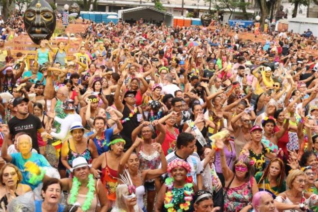 Carnaval 2026 de Santos: Com ingressos esgotados, desfiles come&ccedil;am hoje na Passarela Dr&aacute;uzio da Cruz