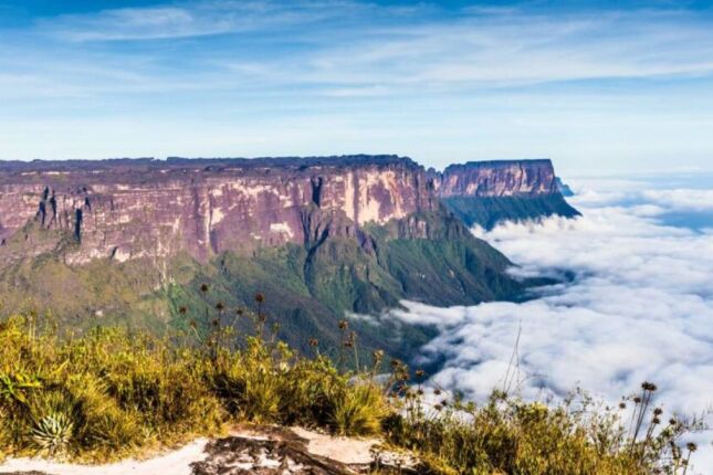 A fascinante montanha no Brasil onde voc&ecirc; consegue pisar em tr&ecirc;s pa&iacute;ses ao mesmo tempo