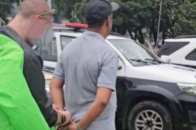 Nem a NASA explicaria: 'ETs' prendem suspeitos de vender bebida falsificada no carnaval