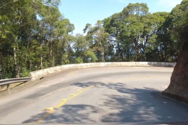 Quando a Tamoios fecha, SP-125 se torna rota essencial para turistas e moradores do Litoral