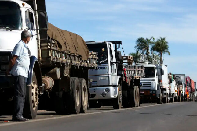 Alta no diesel reacende temor de nova greve de caminhoneiros e traz &agrave; mem&oacute;ria crise de 2018