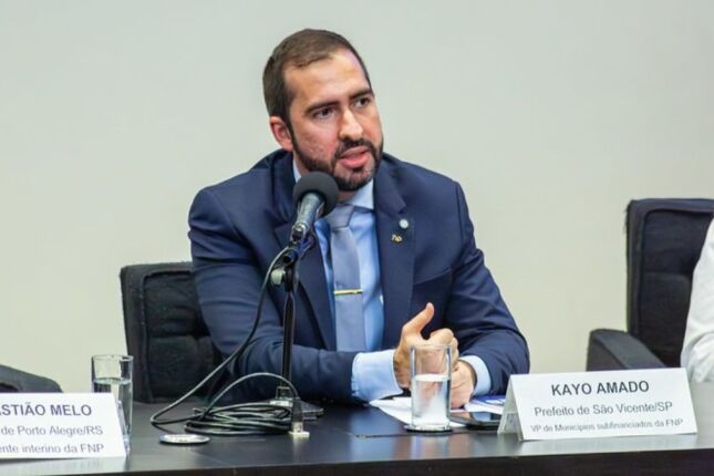 Prefeito de S&atilde;o Vicente cobra no Congresso revis&atilde;o de repasses a munic&iacute;pios