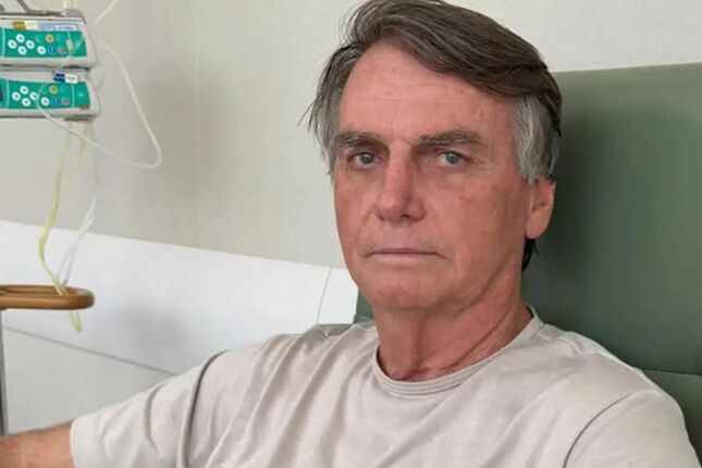 M&eacute;dicos monitoram evolu&ccedil;&atilde;o de Bolsonaro, mas pr&oacute;ximas 72 horas ser&atilde;o 'sens&iacute;veis'