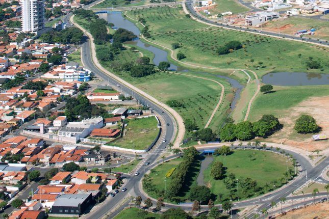 A 100 km da capital, a 3&ordf; melhor cidade do Brasil possui um dos maiores parques lineares do pa&iacute;s