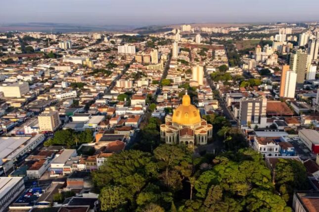 Cidade brasileira chega &agrave; marca de um m&eacute;dico para cada 100 habitantes e faz 'inveja' &agrave; Santa Casa