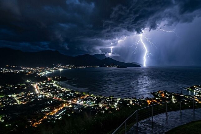 Frente fria se aproxima do litoral de SP, que deve ter temporal na madrugada