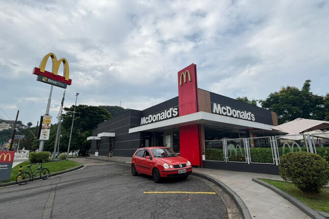 J&aacute; imaginou montar seu pr&oacute;prio Big Mac? McDonald's abre bastidores na Baixada Santista