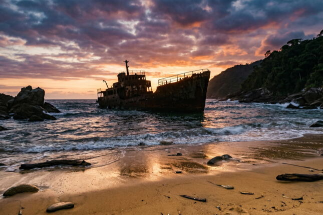 O segredo da praia misteriosa em Ilhabela onde corpos apareciam na areia