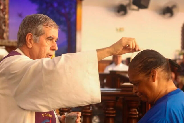 Padre morre ap&oacute;s passar mal antes de celebrar missa de P&aacute;scoa em Cubat&atilde;o