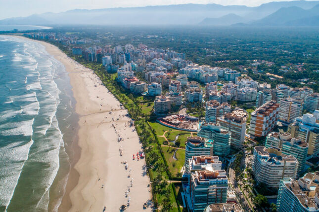 Praia de luxo em condom&iacute;nio milion&aacute;rio fica impr&oacute;pria e preocupa moradores no litoral de SP