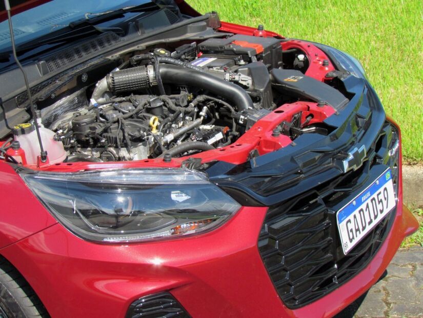 O motor do Onix RS é 1.0 turbo Ecotec, com três cilindros e 12 válvulas, e tem transmissão automática de seis velocidades