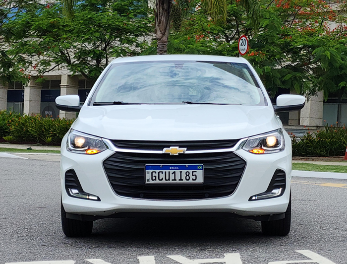 Com todos os opcionais disponíveis e dependendo da cor, o Chevrolet Onix Plus 1.0 Turbo Premier pode ultrapassar os R$ 118 mil - Fotos: Luiza Kreitlon/AutoMotrix