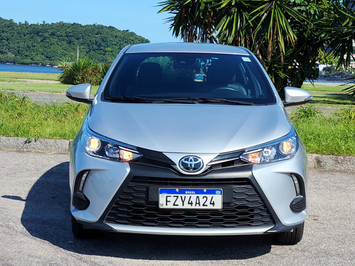 Com o fim da oferta do Etios para o mercado brasileiro, o Yaris assumiu o posto de "carro de entrada" da marca japonesa  - Fotos: Luiza Kreitlon/AutoMotrix