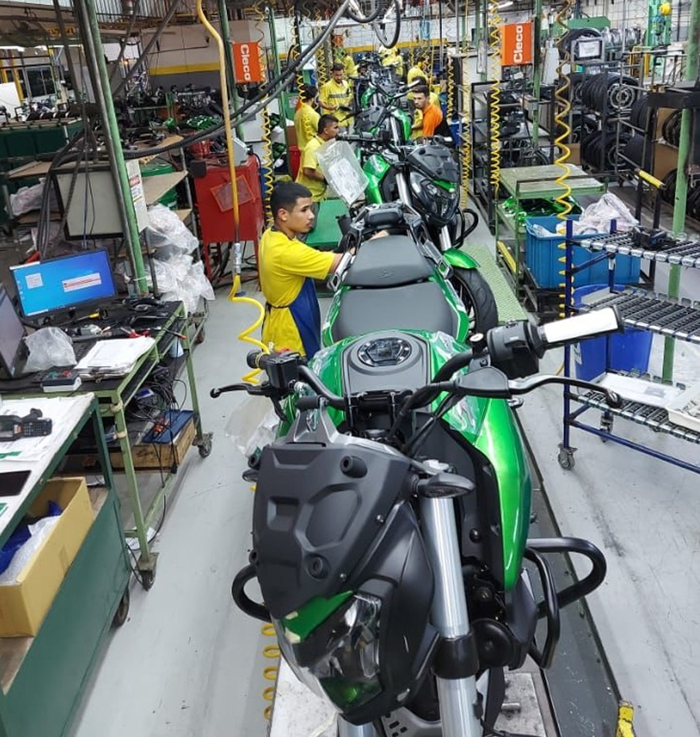 Linha de montagem da Bajaj em Manaus (AM) - Foto: Divulgação