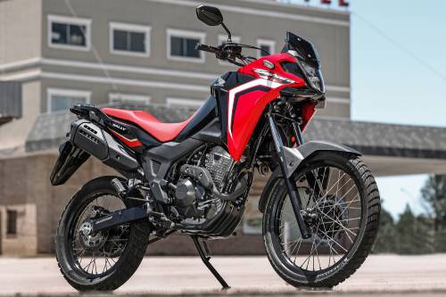 O motor de 293,5 cm3, SOHC de quatro válvulas, arrefecido a ar, é acoplado a um câmbio de 6 marchas com embreagem deslizante e assistida - Fotos: Divulgação