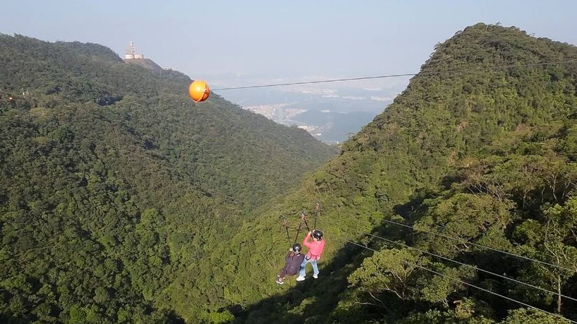 O parque possui diversas atividades, sendo a Tirolesa Voo da Serra a mais conhecida / Divulgação/Caminhos do Mar