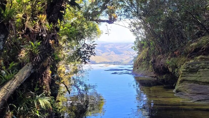 O Parque Estadual de Ibitipoca é um dos destinos mais encantadores de Minas Gerais para se refrescar no verão / Divulgação/Parque do Ibitipoca