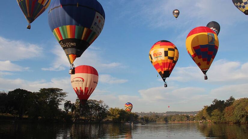 Os mais aventureiros conseguem também fazer um passeio de balão com vista para a linda mata atlântica / Divulgação/Prefeitura de Araçoaba da Serra