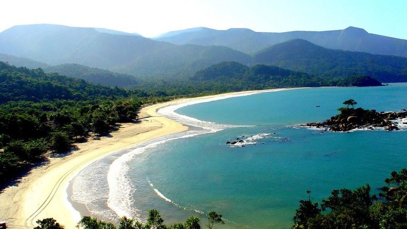 Cruzando Ilhabela, do oeste para o leste, chega-se a baía de Castelhanos / Divulgação