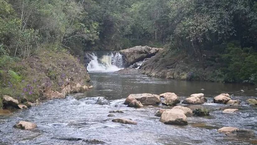 A Cachoeira de Marsilac é o principal atrativo do parque, sendo uma corredeira de 20 metros de extensão / Divulgação/SelvaSP