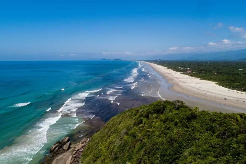 A Praia de Guaratuba fica dentro do Condomínio Costa do Sol / Divulgação