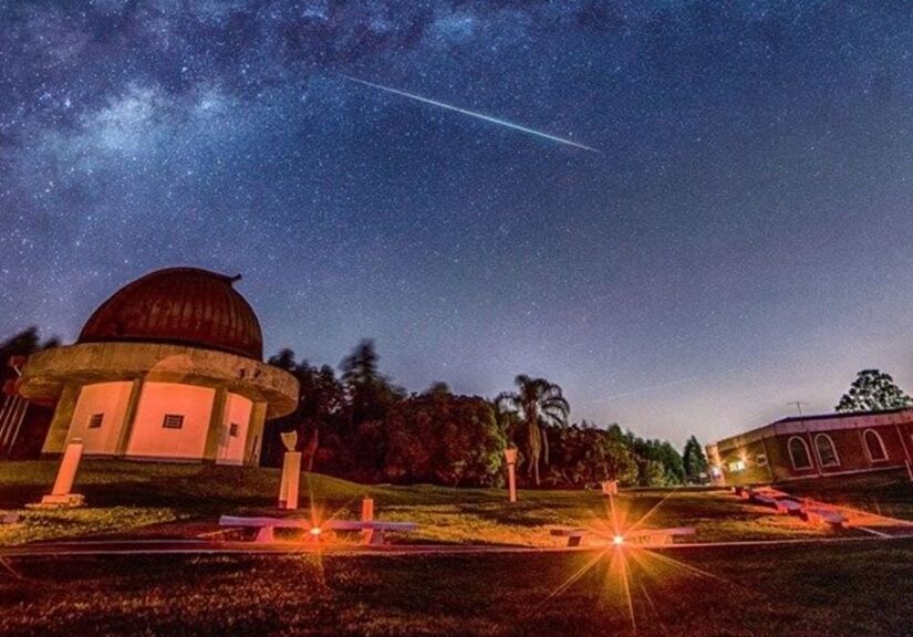 Com telescópios de 250mm, 400mm, 500mm e 600mm, o de 500mm é o mais utilizado para atividade com público / Reprodução/Facebook