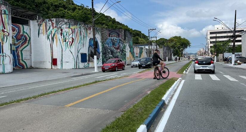 O percurso soma 6 km e passa pelas famosas praias de Pitangueiras, Enseada e Tombo / Divulgação