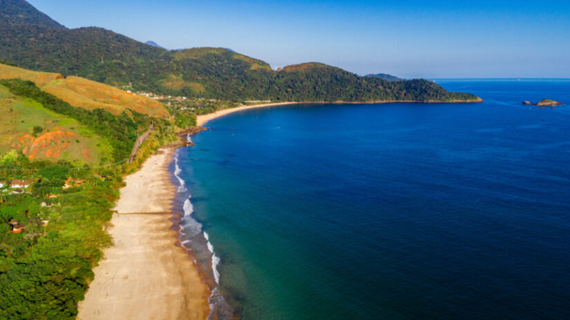 A Praia de Santiago atrai visitantes / Divulgação/PMSS