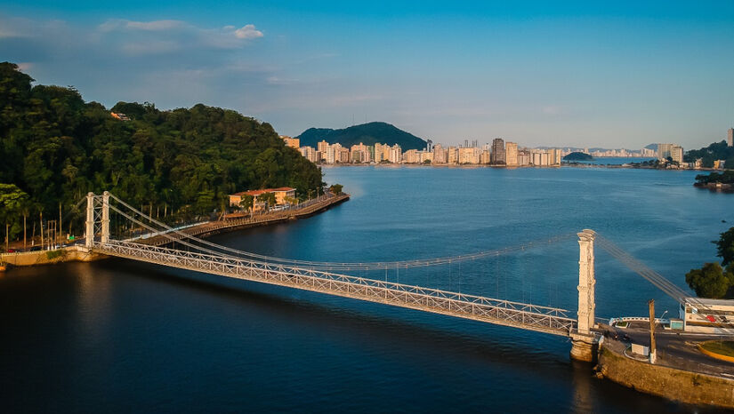 A Ponte Pênsil de São Vicente é uma das atrações turísticas mais antigas da cidade / Divulgação/PMSV