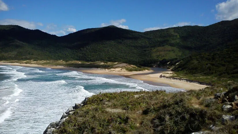 A Lagoinha do Leste mantém sua natureza intocada / Divulgação/Visite Floripa