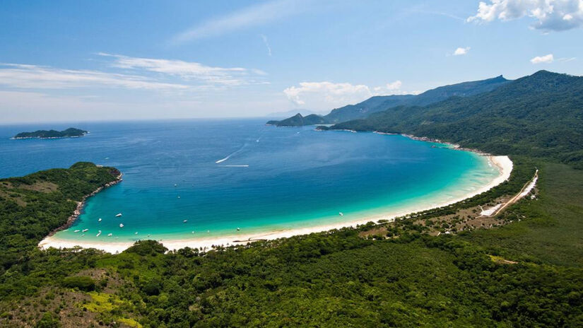 Lopes Mendes é mantida limpa graças ao apoio de voluntários e à proteção ambiental / Divulgação/Marco Yamin