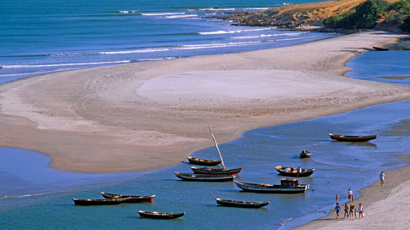 Turistas de todo o Brasil e até mesmo estrangeiros escolhem a praia como refúgio / Divulgação/Secretaria do Turismo do Ceará