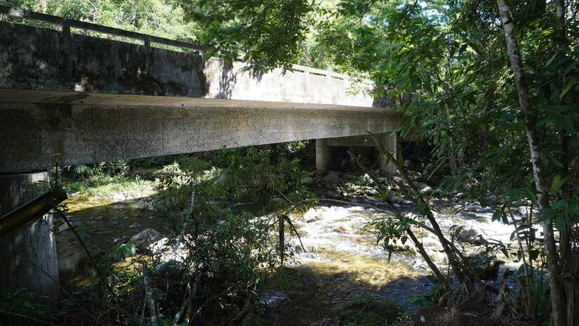 Viadutos estão abandonados em Peruíbe / Renan Lousada/DL