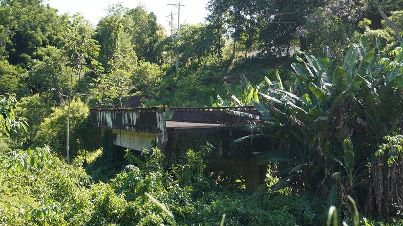 A ponte mais distante fica um quilômetro para frente do Bar do Compadre, em direção ao mar / Renan Lousada/DL