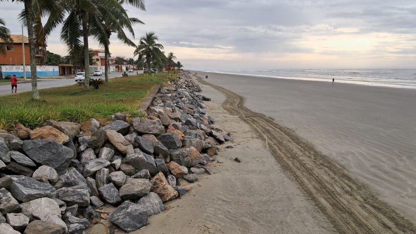 Um novo evento de ressaca danificou 13 pontos da Avenida Beira-Mar / Márcio Ribeiro/DL