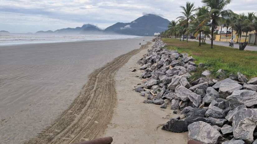 O projeto elaborado pela prefeitura também inclui acessos de madeira sobre as rochas / Márcio Ribeiro/DL