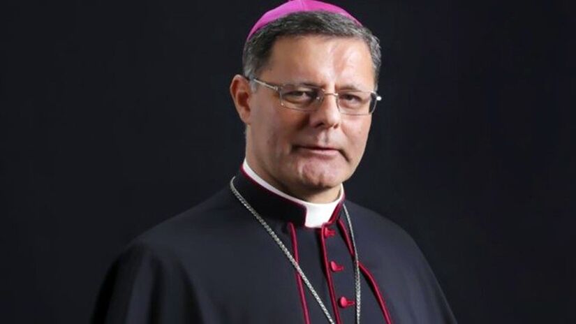 Dom Paulo Cezar Costa tem 57 anos e é arcebispo de Brasília (Divulgação)