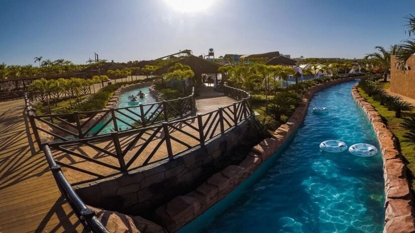 Rio Lento é a atração perfeita para descansar em família (Acqualinda Parque e Thermas Resort/Divulgação)