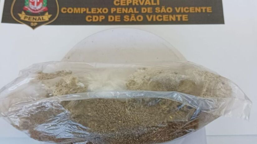 Quatro invólucros contendo cerca de 35 gramas de maconha/ Crédito: SAP