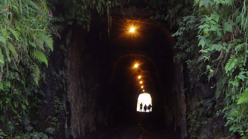 Um dos principais pontos turísticos em Conservatória é o Túnel que chora / Divulgação