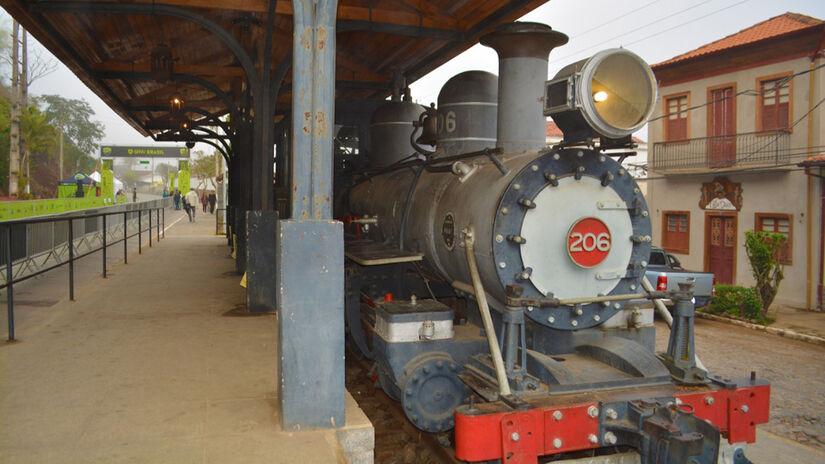 A antiga Locomotiva 206, fabricada no Estados Unidos, chegou ao Brasil na primeira década do século XX / Divulgação