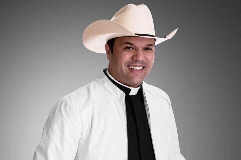 O sucesso é tão grande que ele é popularmente chamado de "Padre Sertanejo"/Divulgação