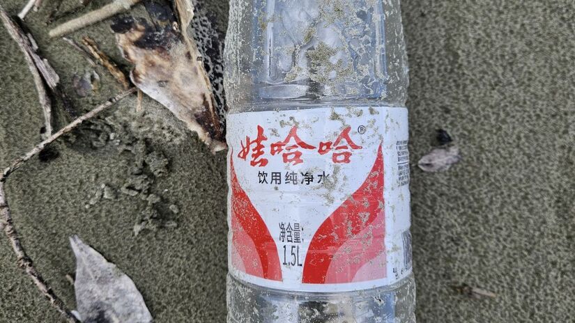 Já foram vistas embalagens de todas as partes do mundo e a China é a maior poluidora. / Crédito: Mariana Giroto/Arquivo Pessoal