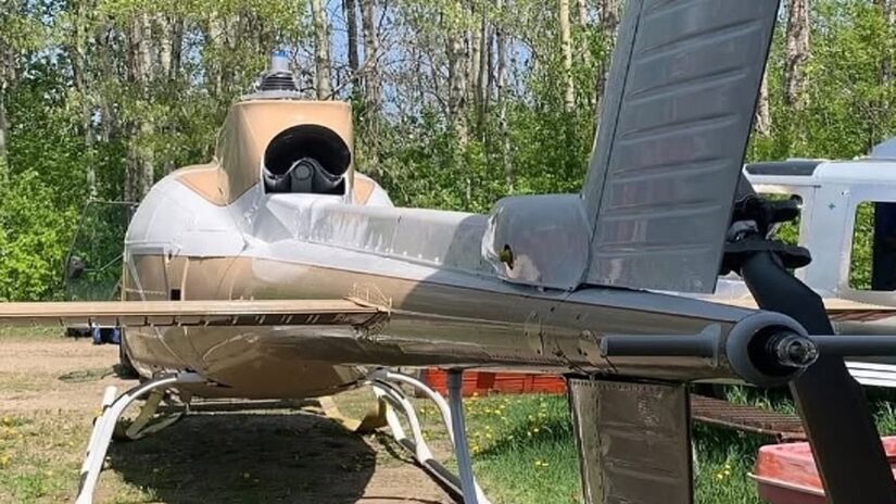 A KombiCóptero é uma obra de arte que celebra sua paixão por veículos e aeronaves (Reprodução/Redes Sociais)