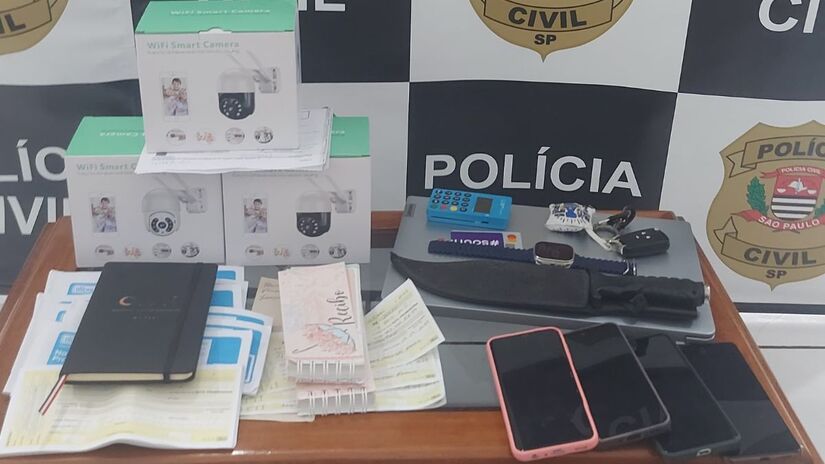 Também foram apreendidos documentos diversos, dinheiro em espécie e notas promissórias. Crédito: Polícia Civil