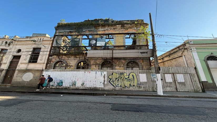 Como o imóvel é protegido pela prefeitura, as obras deverão manter o padrão e o desenho original (Bruno Kato/Divulgação)