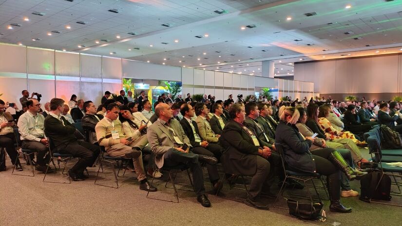 O evento reuniu representantes de grandes empresas e especialistas do setor energético / Michael Gil
